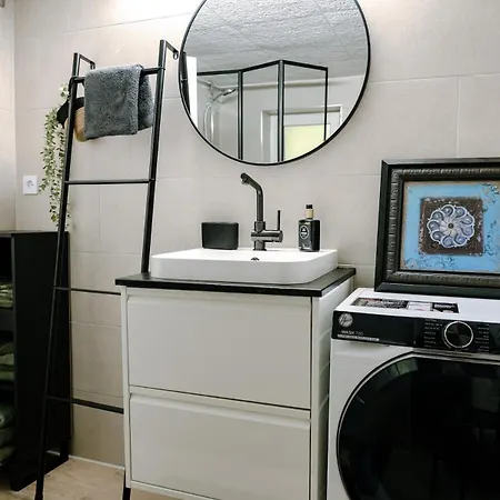 Mary In دينغولفينغ